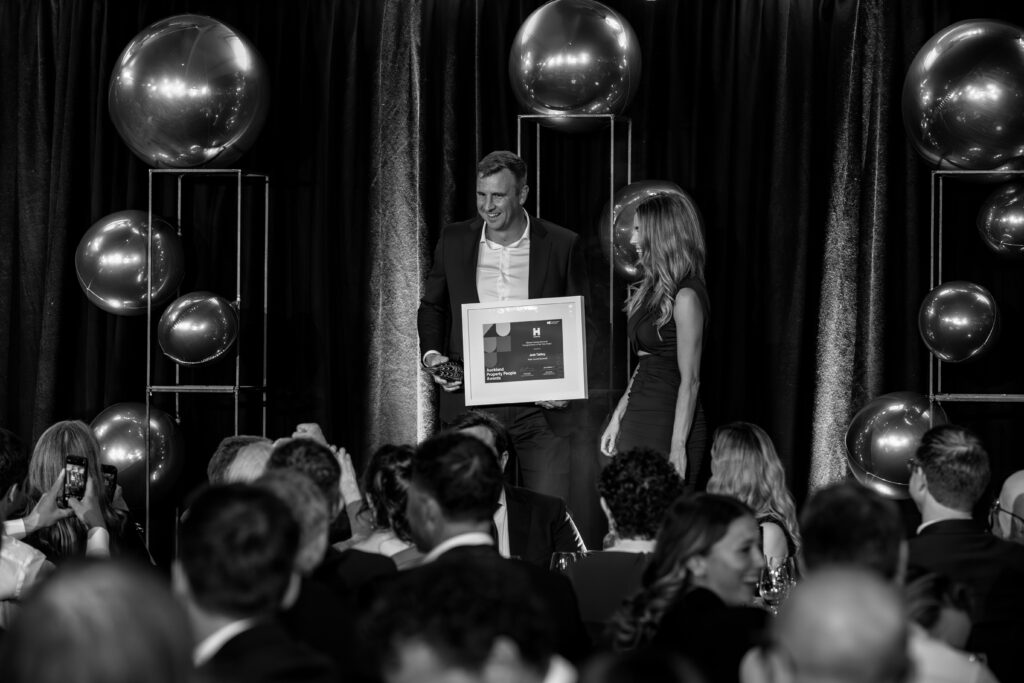 AKL_PP_AWARDS_SM-215