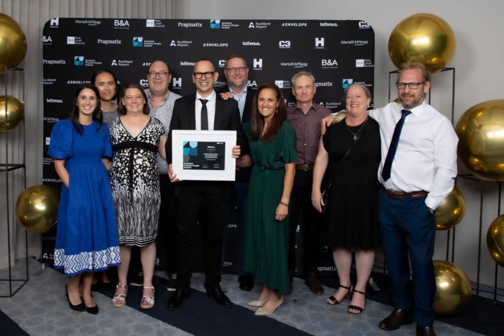 AKL_PP_MEDIA_WALL_SM-163