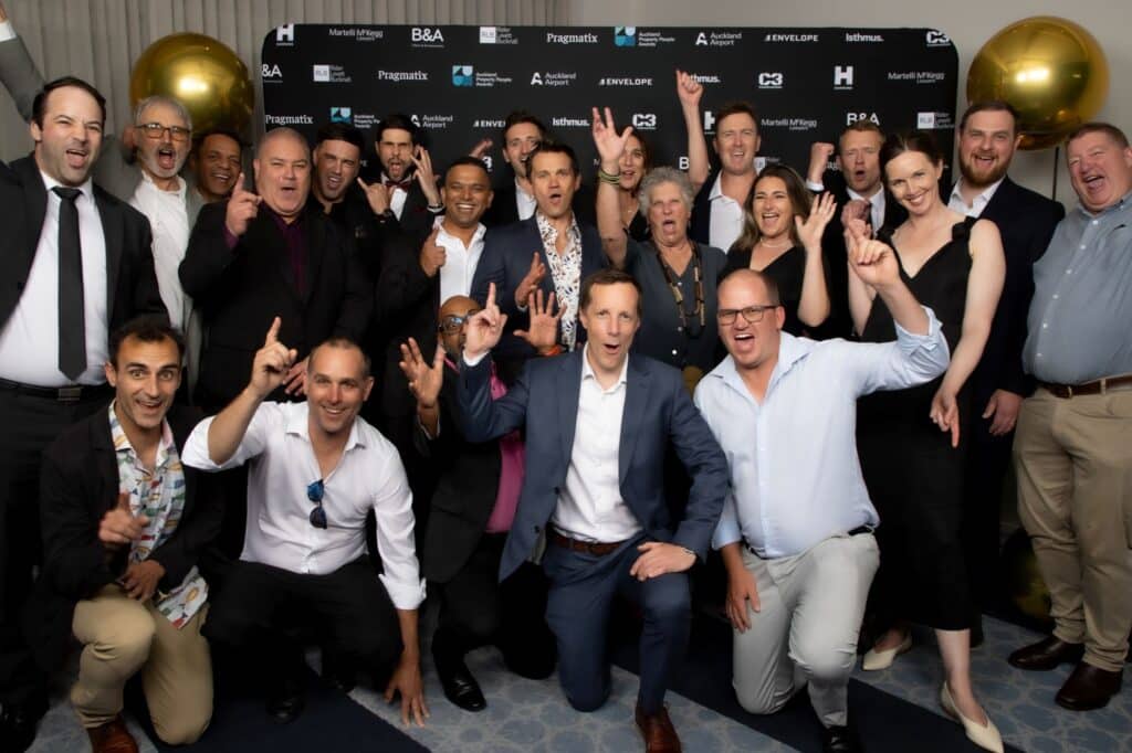 AKL_PP_MEDIA_WALL_SM-376