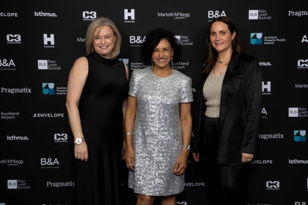 AKL_PP_MEDIA_WALL_SM-394