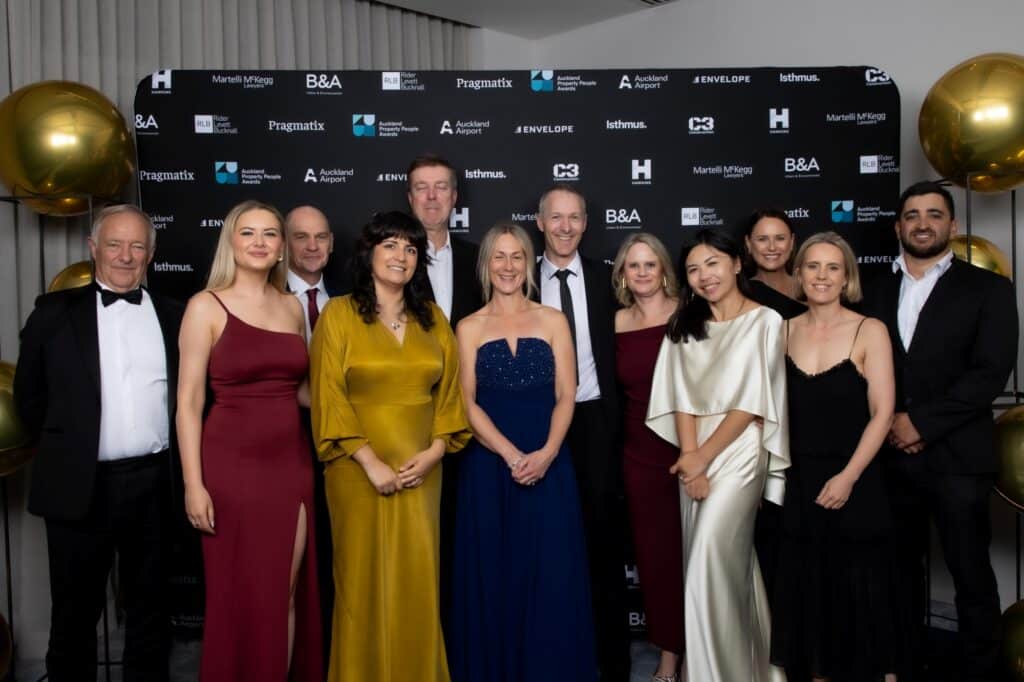 AKL_PP_MEDIA_WALL_SM-442