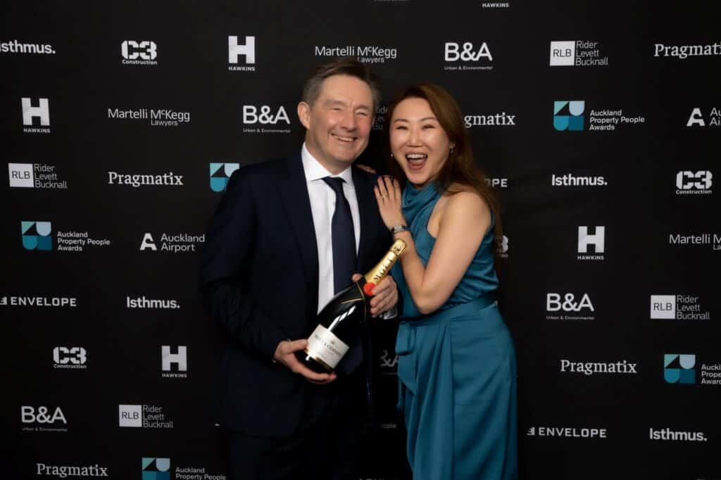 AKL_PP_MEDIA_WALL_SM-480